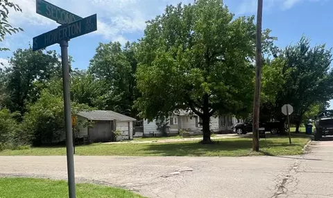 1139 E 2nd St, Cushing, OK 74023 photo 2