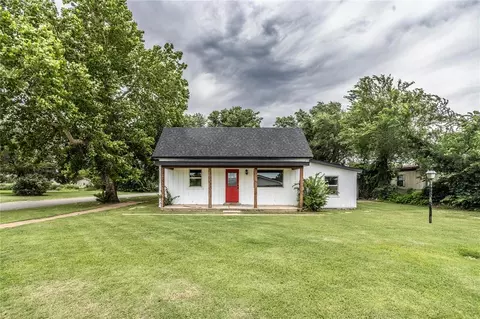 103 E Ash St, Carnegie, OK 73015 photo 1