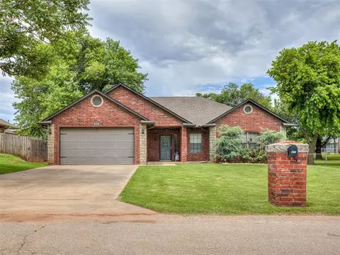 417 S Harrison St, Blanchard, OK 73010