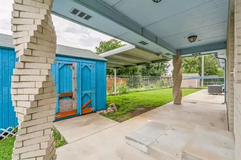 Exterior - 1009 Eagle Dr, Moore, OK 73160 photo 3 of 6