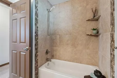 Bath - 1009 Eagle Dr, Moore, OK 73160 photo 5 of 5