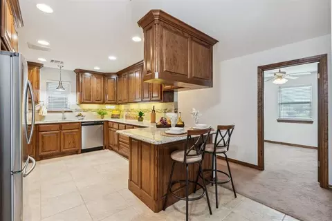 Kitchen - 1009 Eagle Dr, Moore, OK 73160 photo 3 of 7