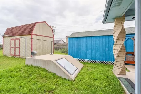 Exterior - 1009 Eagle Dr, Moore, OK 73160 photo 4 of 6