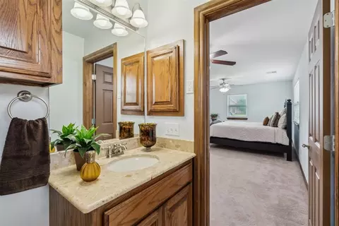 Bath - 1009 Eagle Dr, Moore, OK 73160 photo 2 of 5