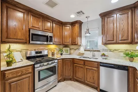 Kitchen - 1009 Eagle Dr, Moore, OK 73160 photo 7 of 7