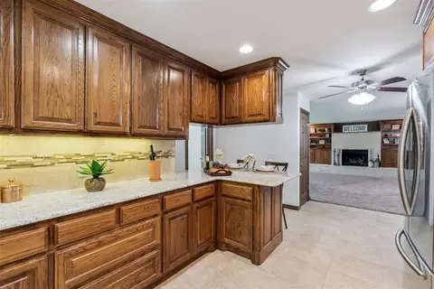 Kitchen - 1009 Eagle Dr, Moore, OK 73160 photo 1 of 7