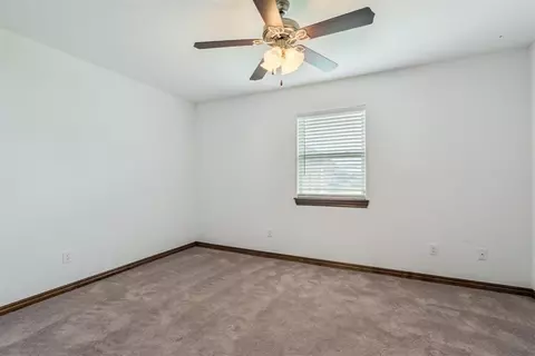 Bedroom - 1009 Eagle Dr, Moore, OK 73160 photo 3 of 4