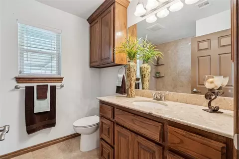 Bath - 1009 Eagle Dr, Moore, OK 73160 photo 4 of 5