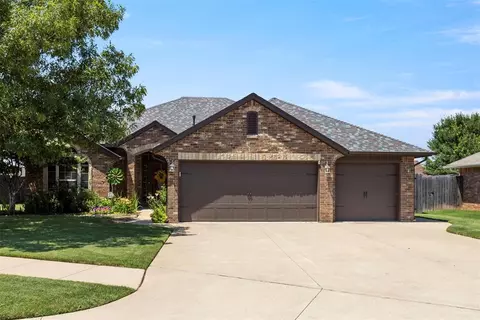 10305 SW 26th Cir, Yukon, OK 73099