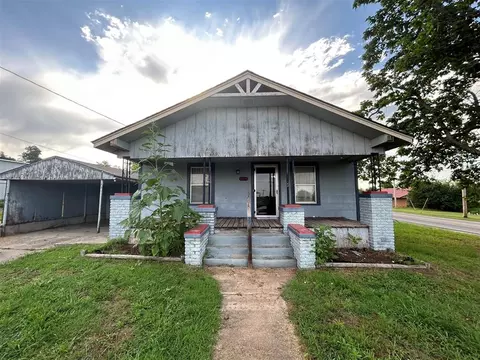 102 Ne Ave, Cement, OK 73017