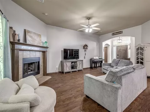 749 Dana Dr, Yukon, OK 73099