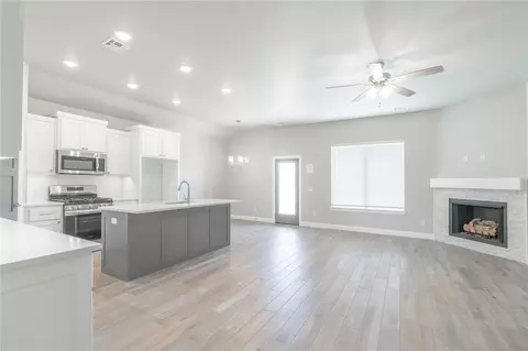 1220 Colonial Ave, Tuttle, OK 73089