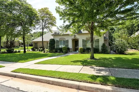 2901 Woodland Creek Dr, Edmond, OK 73034