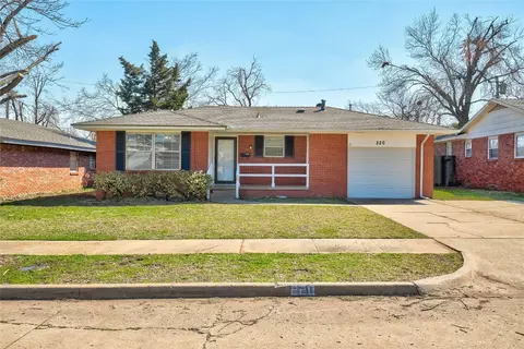 220 E 31st St, Edmond, OK 73013 photo 1