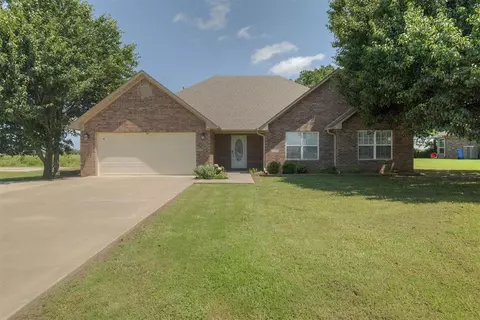 1120 Elizabeth Dr, Checotah, OK 74426