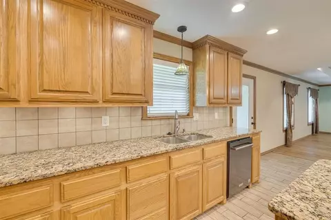1120 Elizabeth Dr, Checotah, OK 74426 photo 9