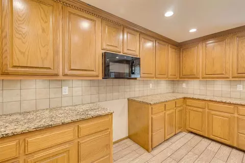 1120 Elizabeth Dr, Checotah, OK 74426 photo 8