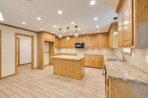 1120 Elizabeth Dr, Checotah, OK 74426 photo 4