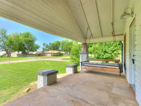 204 E Washington St, Crescent, OK 73028 photo 4