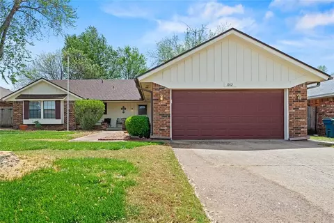 1912 Magnolia Ln, Edmond, OK 73013