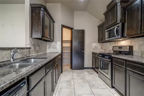 3904 Normandy Rd, Edmond, OK 73013 photo 2