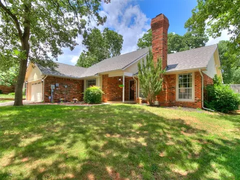 2437 Shady Tree Ln, Edmond, OK 73013