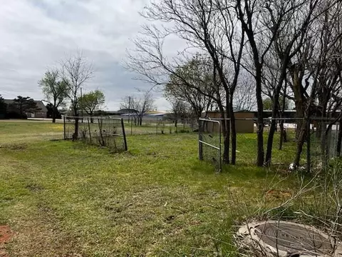 305 NE 2nd St, Piedmont, OK 73078