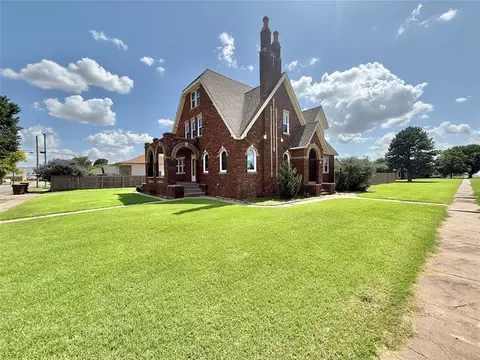 722 E Main St, Sentinel, OK 73664 photo 3