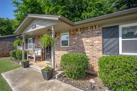 316 Redstone Ct, Noble, OK 73068
