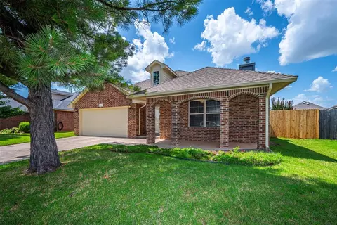 9929 SW 23rd St, Yukon, OK 73099