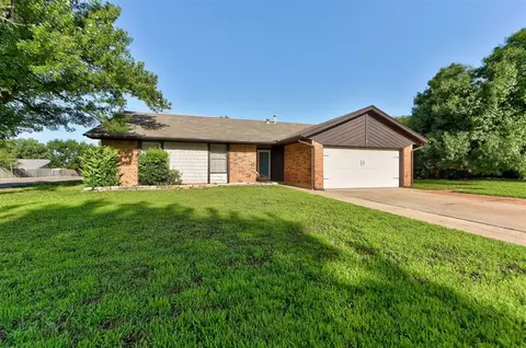 1229 S Gemini Rd, Edmond, OK 73003