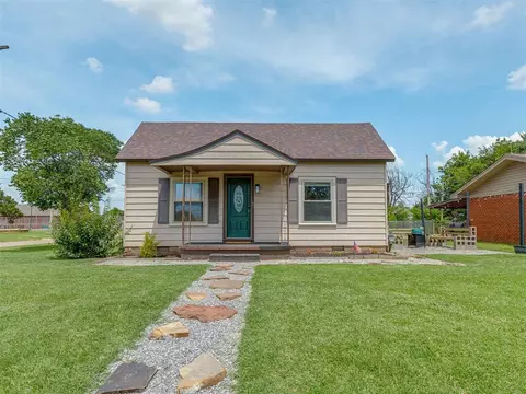 901 S 11th St, Kingfisher, OK 73750