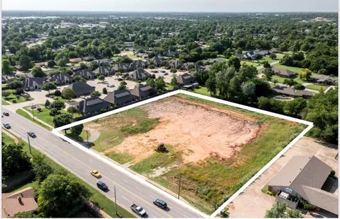 907 E 33rd St, Edmond, OK 73013