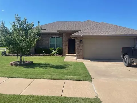 11820 SW 8th St, Yukon, OK 73099