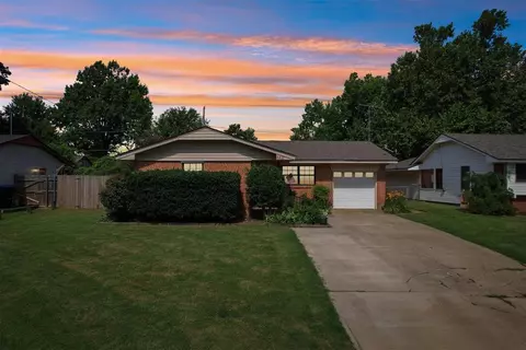 512 N Front St, Noble, OK 73068