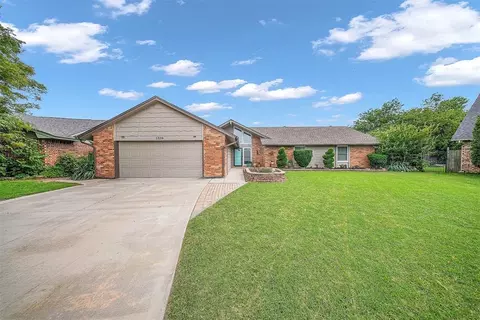 1220 Crossroads Ct, Norman, OK 73072