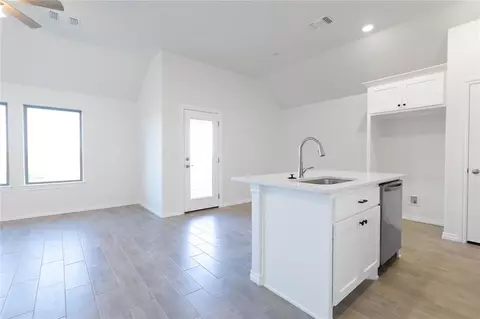 10325 SW 55th Ter, Mustang, OK 73064