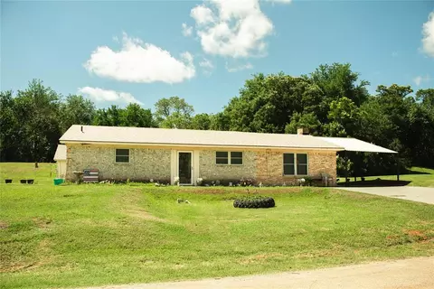 817 Park View Dr, Maysville, OK 73057