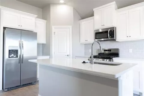 3725 Lynne Ave, Edmond, OK 73012