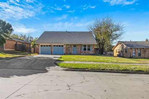 112 S 9th St Cir, Chickasha, OK 73018