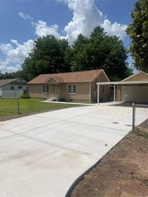 3933 E Thomas Dr, Del City, OK 73115