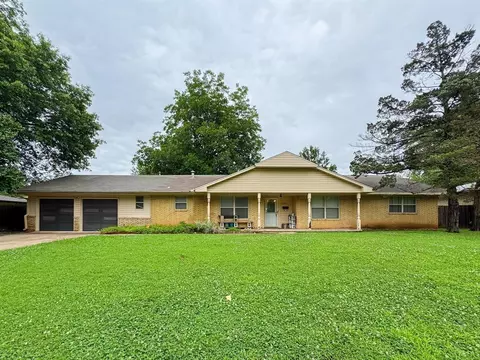 2709 Meadowbrook Dr, Norman, OK 73072