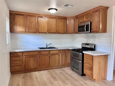 1329 E Spruce St, Altus, OK 73521 photo 5