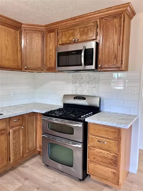 1329 E Spruce St, Altus, OK 73521 photo 6