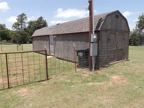 413 NW 3 Rd St, Tipton, OK 73570 photo 32
