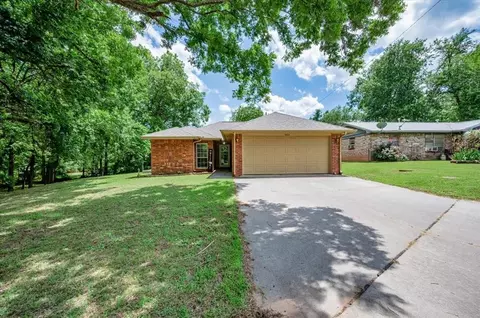 904 Kelly Dr, Noble, OK 73068