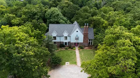 1622 Red Fox Rd, Edmond, OK 73034