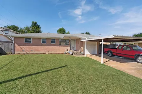 856 N Windermere Dr, Moore, OK 73160