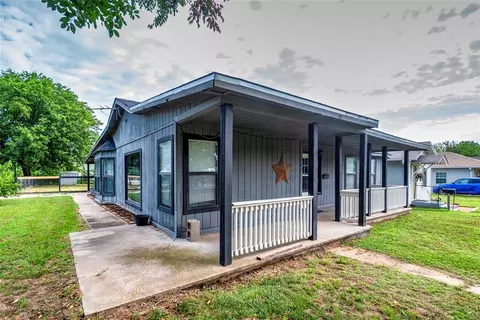 Exterior - 201 E 2nd St, Stroud, OK 74079 photo 1 of 2