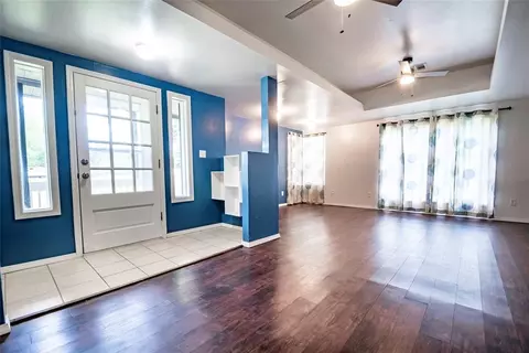 Living - 201 E 2nd St, Stroud, OK 74079 photo 3 of 6